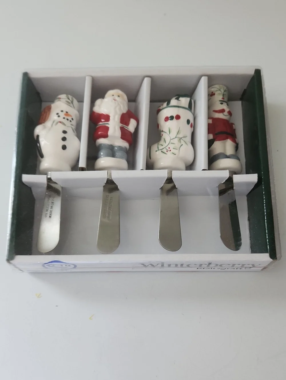 Pfaltzgraff Winterberry Set of 4 Holiday Spreaders